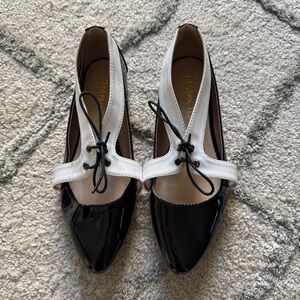 Restricted pointed toe flats black white lace patent leather sole 7